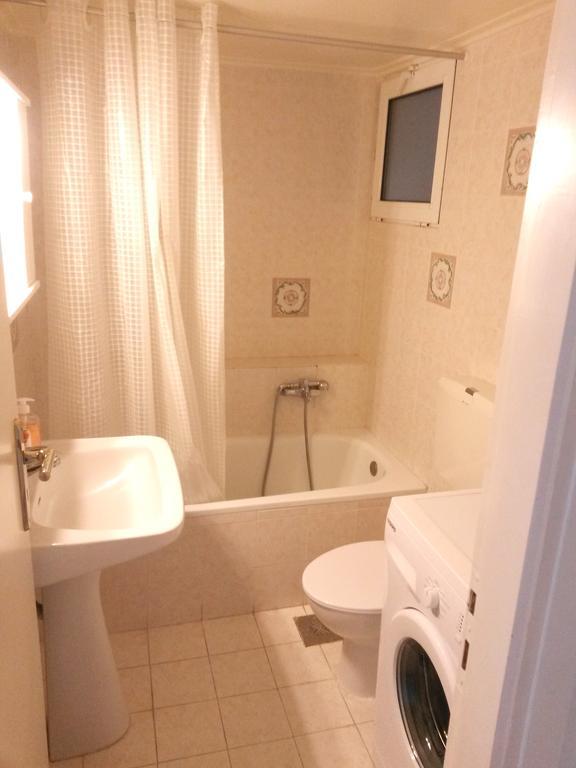 100M From The Beach Cosy Apartment ลูตรากี ภายนอก รูปภาพ